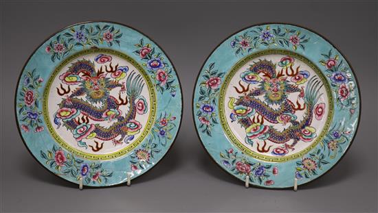 A pair of Chinese Guangzhou enamel dragon dishes diameter 19cm
